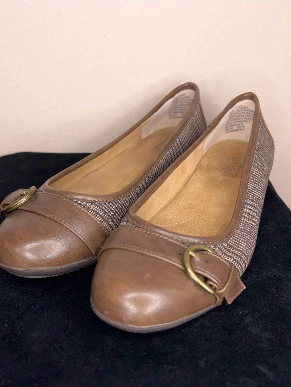 Size 7 Womens Croft And Barrow Ortholite Flats Tweed Tan Brown Buckle Academia
